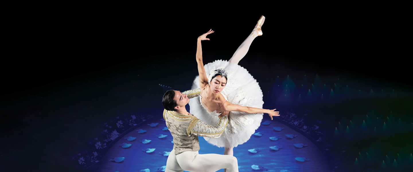 Derek Deane‘s Swan Lake in-the-round